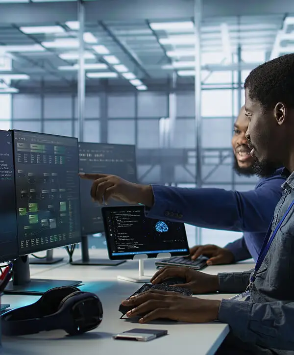 server-room-engineers-using-artificial-intelligence